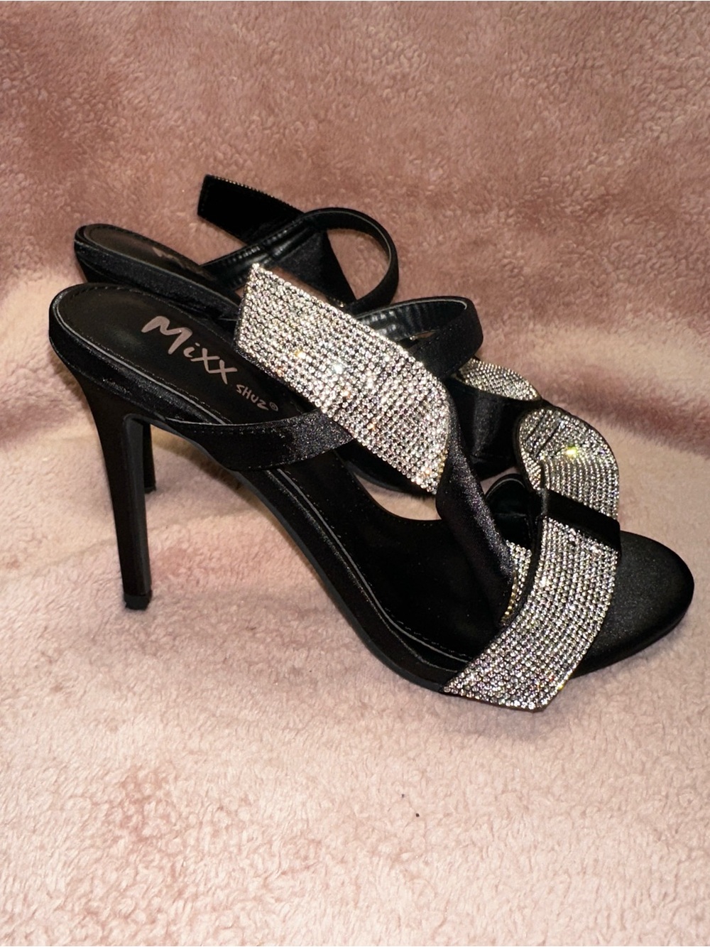 New Mixx Shuz Women’s Black and Silver Bow High Heel Sandals Size: 7